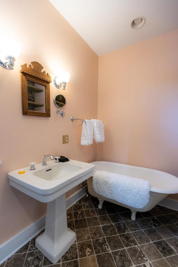 Thomas Rose Inn Lewisburg Bagian luar foto