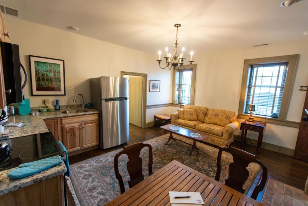 Thomas Rose Inn Lewisburg Bagian luar foto