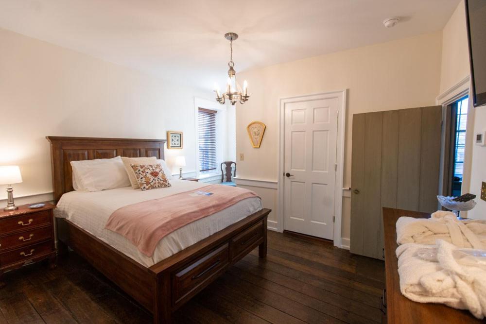 Thomas Rose Inn Lewisburg Bagian luar foto